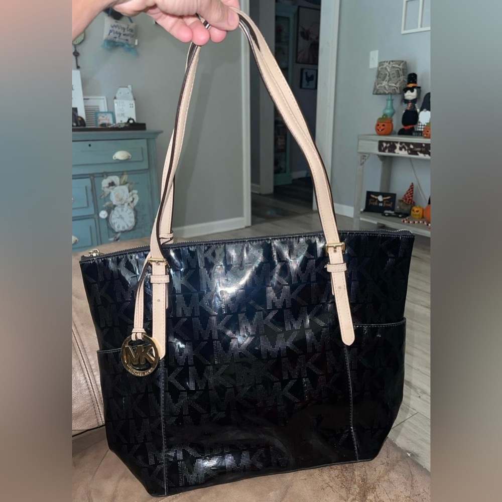 ✨Michael Kors Black Patent Leather Jetset Shoulder Bag